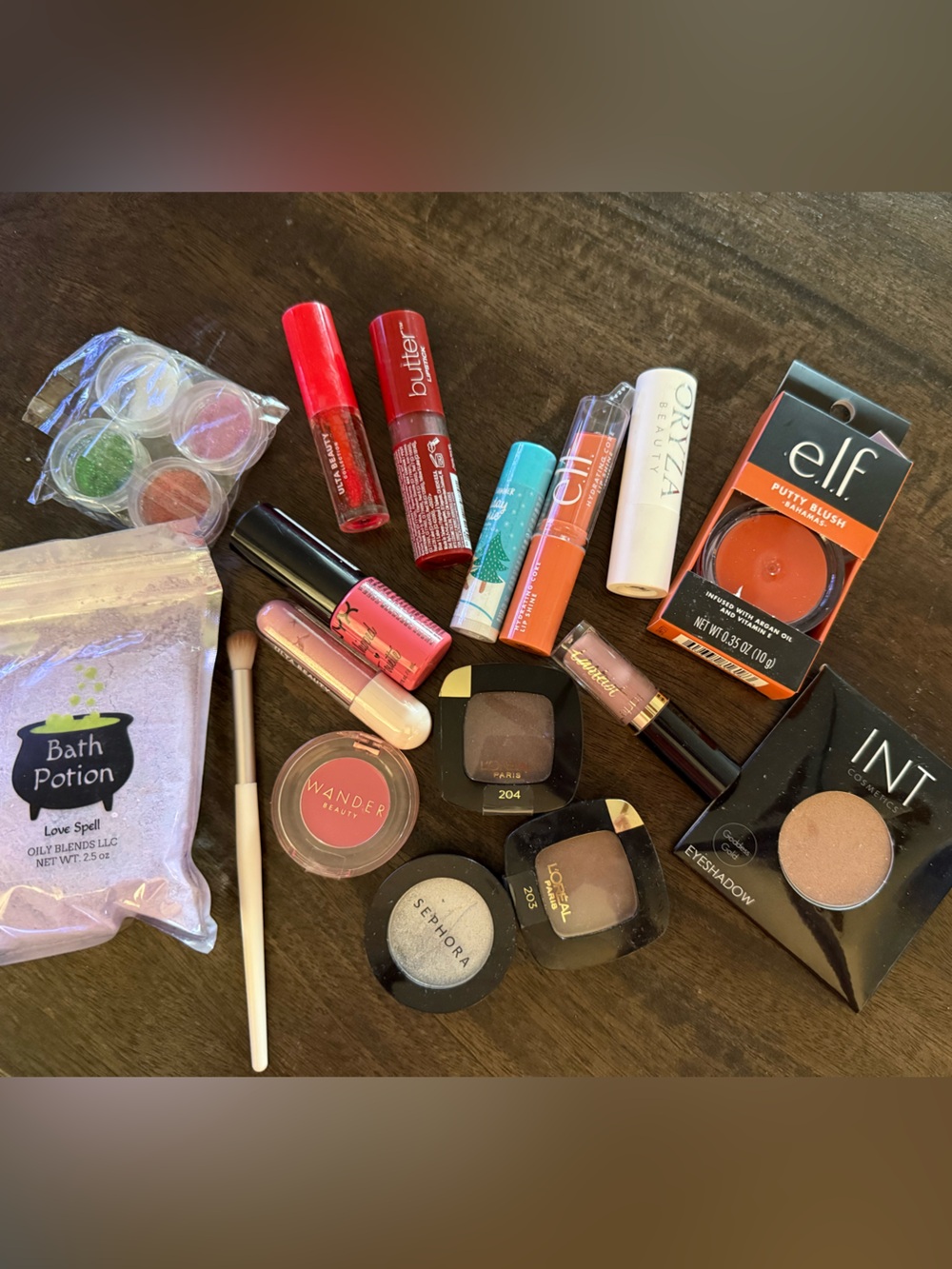 Bundle NWT Makeup Kit – Lipsticks, Blushes, Eyeshadows
